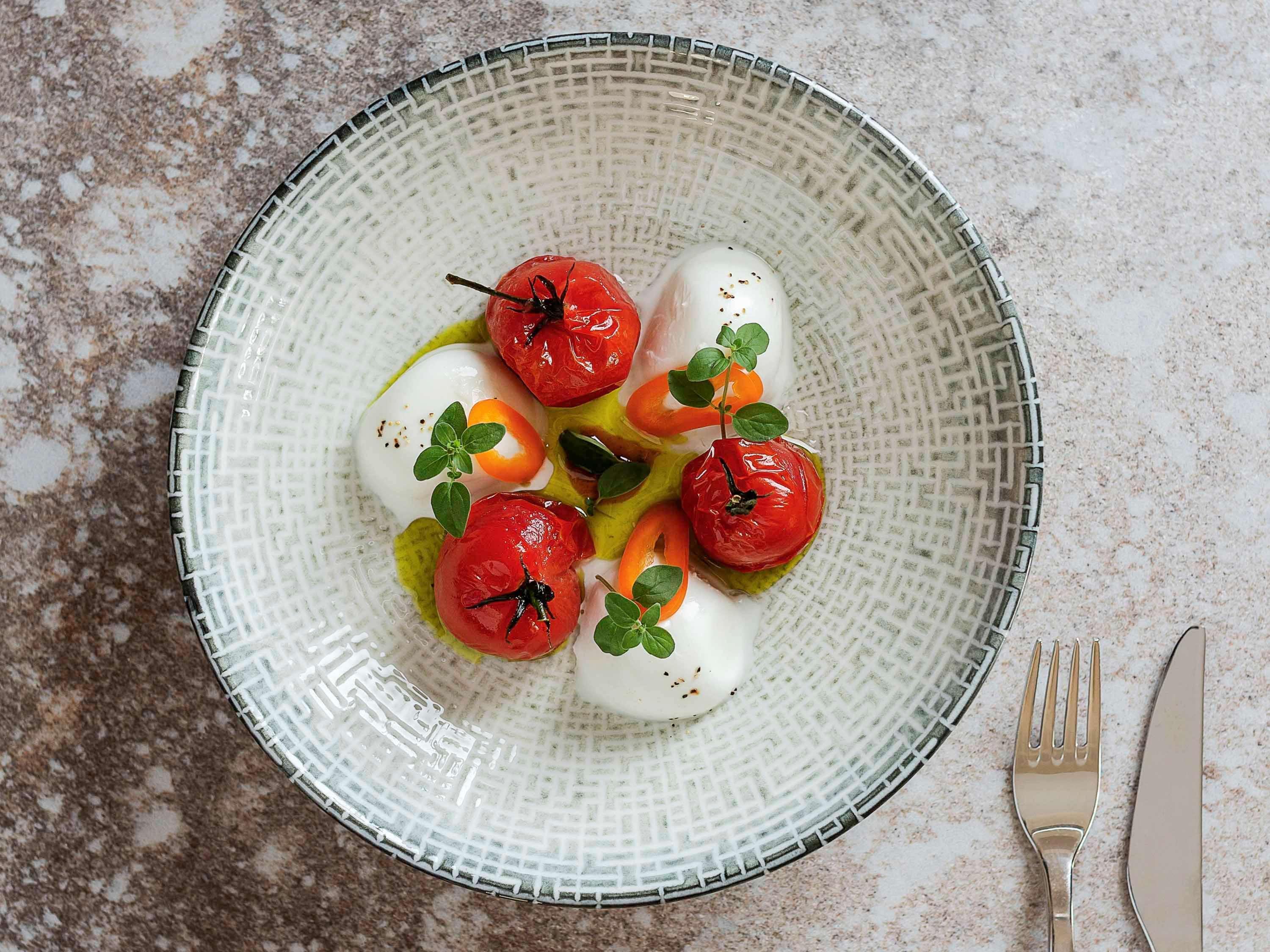 พูลแมน โรโตรัว Hotel ภายนอก รูปภาพ A salad of mozzarella, tomatoes and peppers