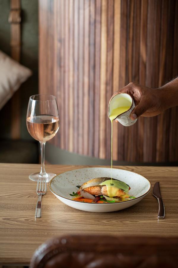 พูลแมน โรโตรัว Hotel ภายนอก รูปภาพ A wine glass